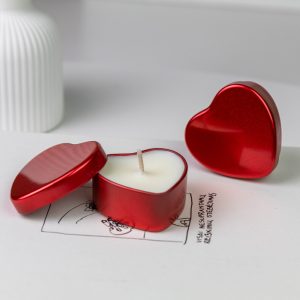 Heart Shaped Soy Wax Candle for Valentine`s Day - Raspberries Scent
